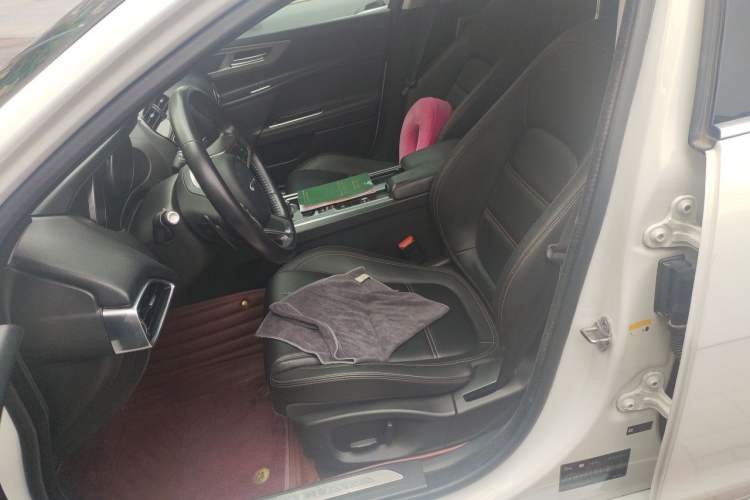 Used Jaguar XEL 2019 2.0T 200 PS Deluxe Edition Left Front Seat