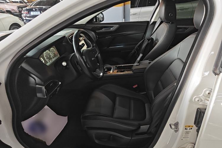Used Jaguar XEL 2019 2.0T 200 PS Deluxe Edition Left Front Seat