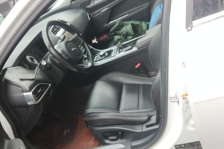 Used Jaguar XEL 2019 2.0T 200 PS Deluxe Edition Left Front Seat