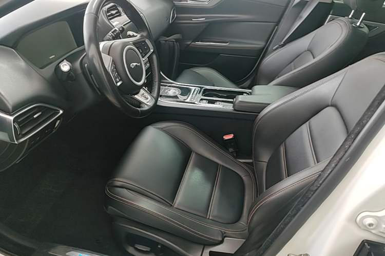 Used Jaguar XEL 2019 2.0T 200 PS Deluxe Edition Left Front Seat