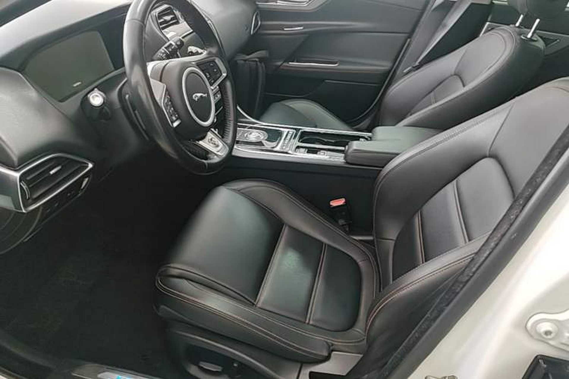 Used Jaguar XEL 2019 2.0T 200 PS Deluxe Edition Left Front Seat