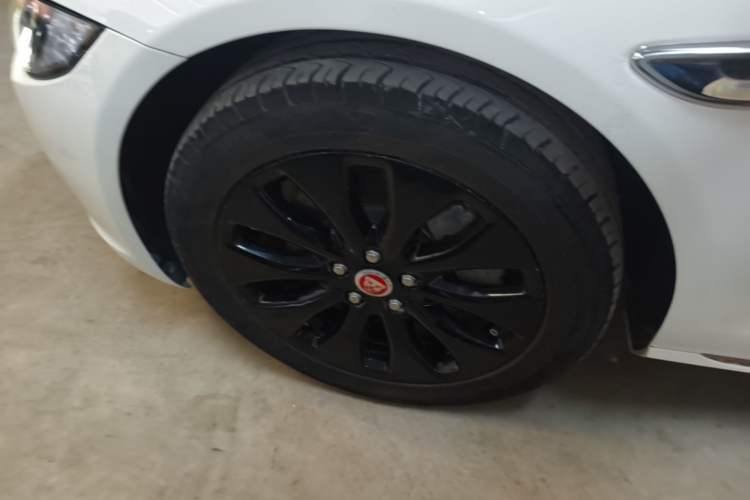 Used Jaguar XEL 2019 2.0T 200 PS Elite Edition Left Front Wheel Hub