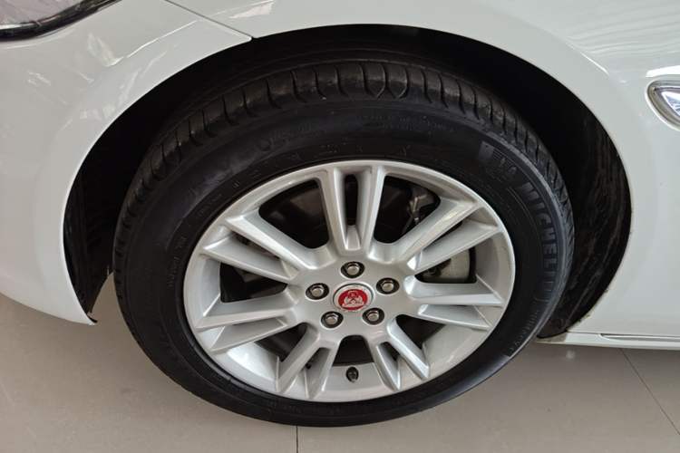 Used Jaguar XEL 2019 2.0T 200 PS Luxury Edition Left Front Wheel Hub