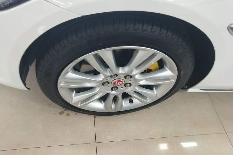 Used Jaguar XEL 2019 2.0T 200 PS Deluxe Edition Left Front Wheel Hub