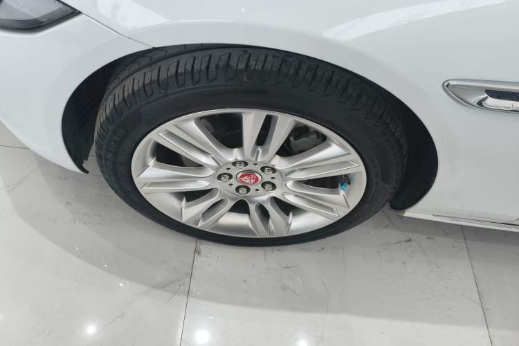 Used Jaguar XEL 2019 2.0T 200 PS Deluxe Edition Left Front Wheel Hub