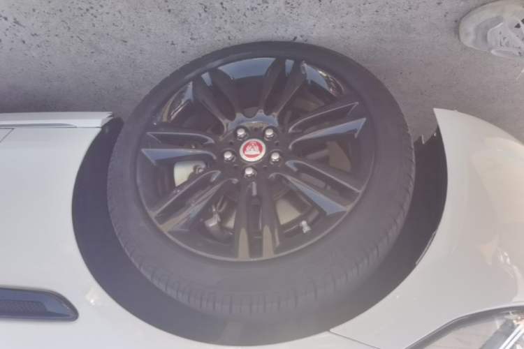 Used Jaguar XEL 2019 2.0T 200 PS Deluxe Edition Left Front Wheel Hub