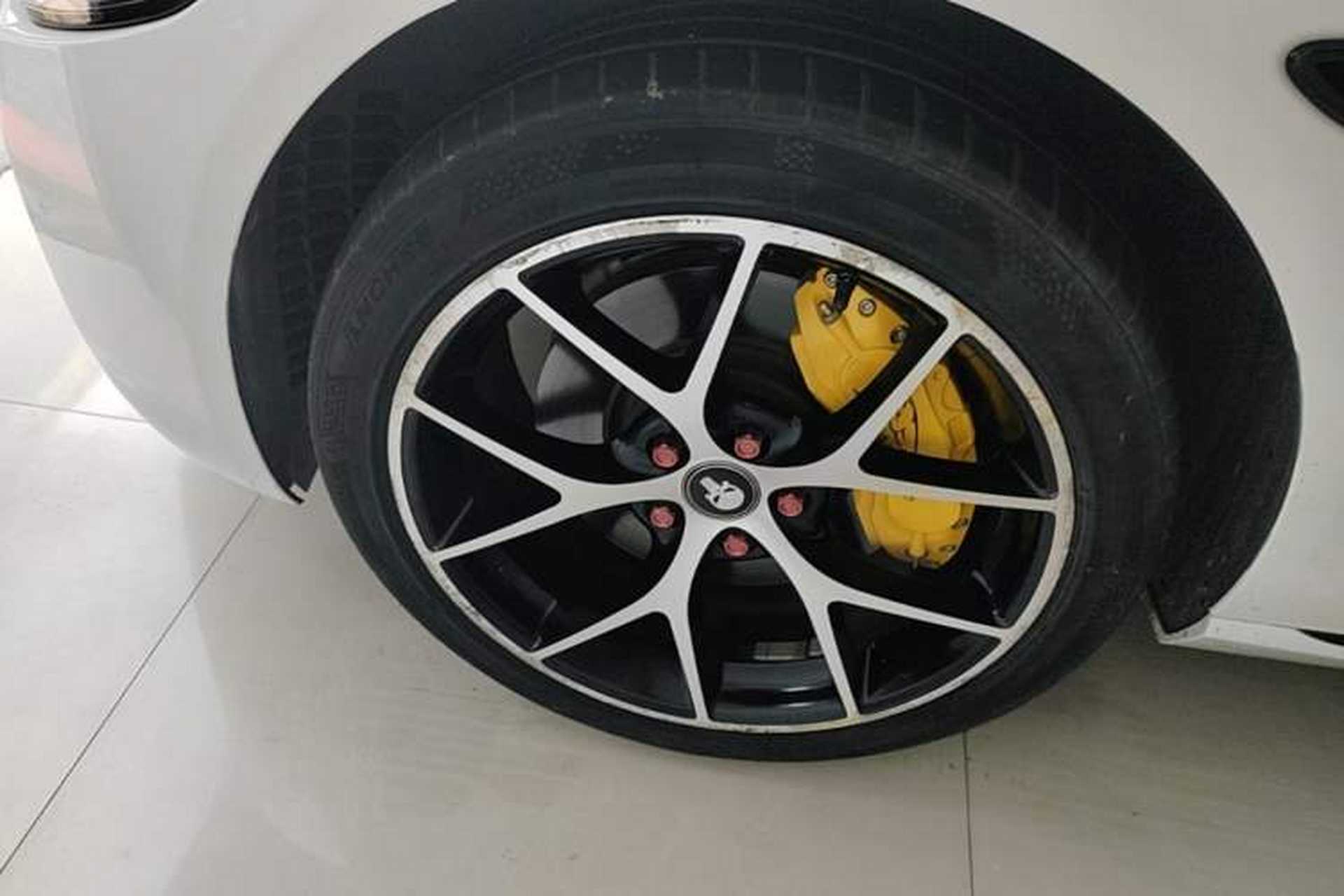 Used Jaguar XEL 2019 2.0T 200 PS Deluxe Edition Left Front Wheel Hub