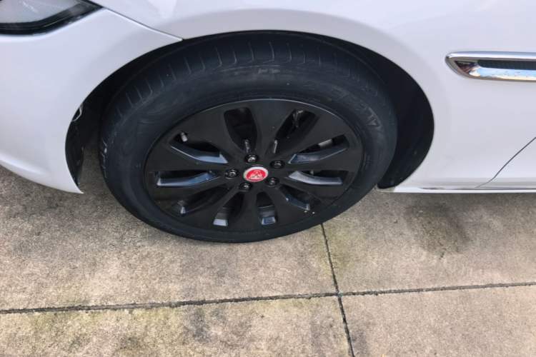 Used Jaguar XEL 2019 2.0T 200 PS Elite Edition Left Front Wheel Hub