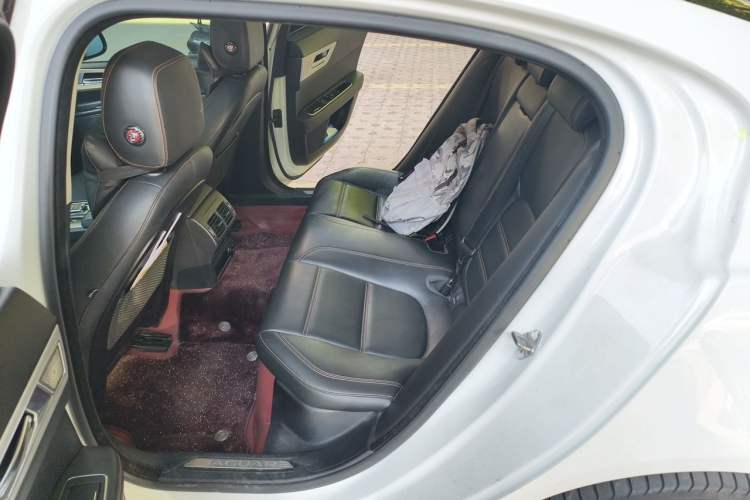 Used Jaguar XEL 2019 2.0T 200 PS Luxury Edition Left Rear Seat