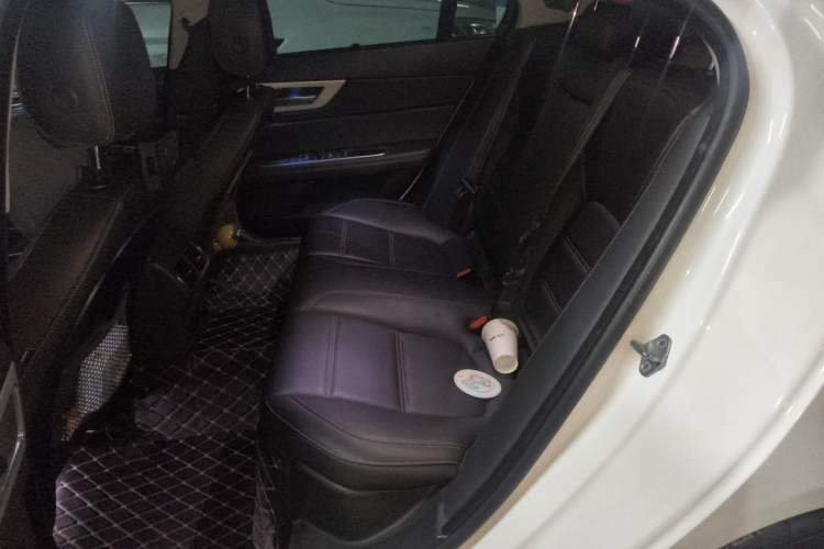 Used Jaguar XEL 2019 2.0T 200 PS Luxury Edition Left Rear Seat
