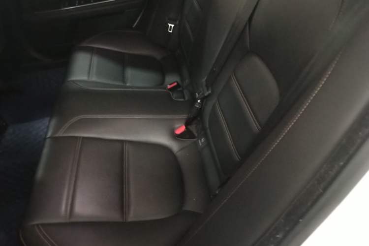 Used Jaguar XEL 2019 2.0T 200 PS Deluxe Edition Left Rear Seat