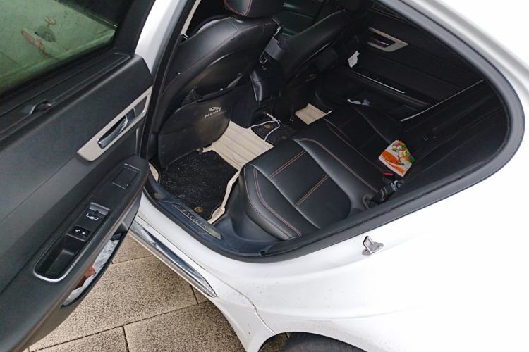 Used Jaguar XEL 2019 2.0T 200 PS Deluxe Edition Left Rear Seat