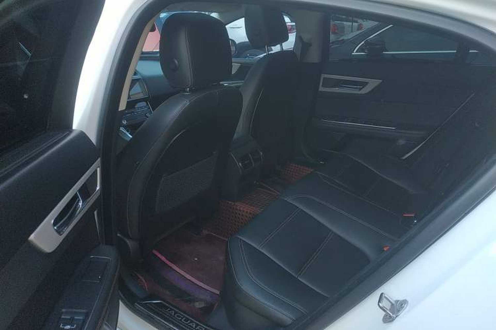 Used Jaguar XEL 2019 2.0T 200 PS Deluxe Edition Left Rear Seat