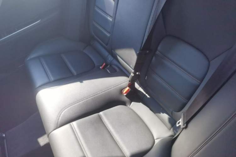 Used Jaguar XEL 2019 2.0T 200 PS Deluxe Edition Left Rear Seat