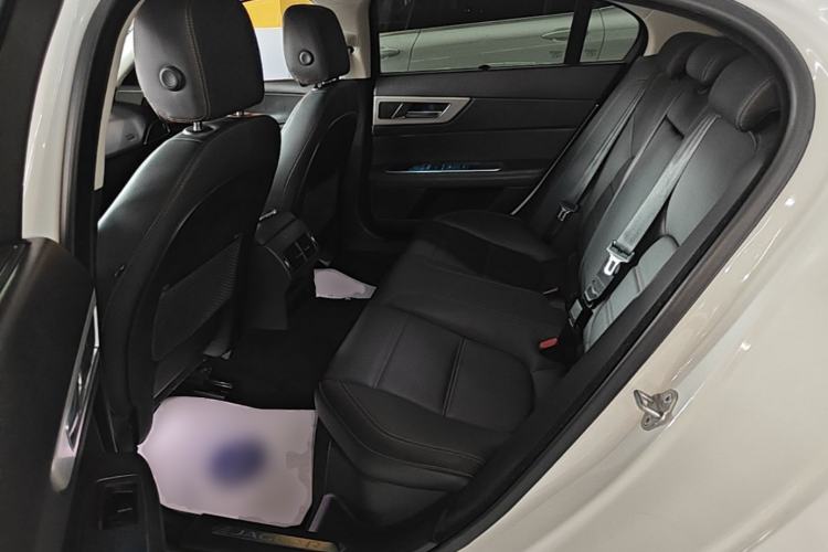 Used Jaguar XEL 2019 2.0T 200 PS Deluxe Edition Left Rear Seat