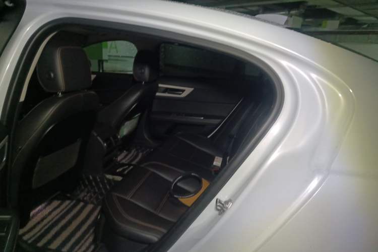 Used Jaguar XEL 2019 2.0T 200 PS Deluxe Edition Left Rear Seat