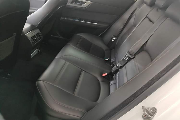 Used Jaguar XEL 2019 2.0T 200 PS Deluxe Edition Left Rear Seat