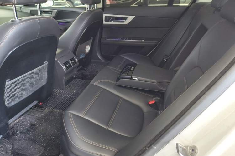 Used Jaguar XEL 2019 2.0T 200 PS Luxury Edition Left Rear Seat