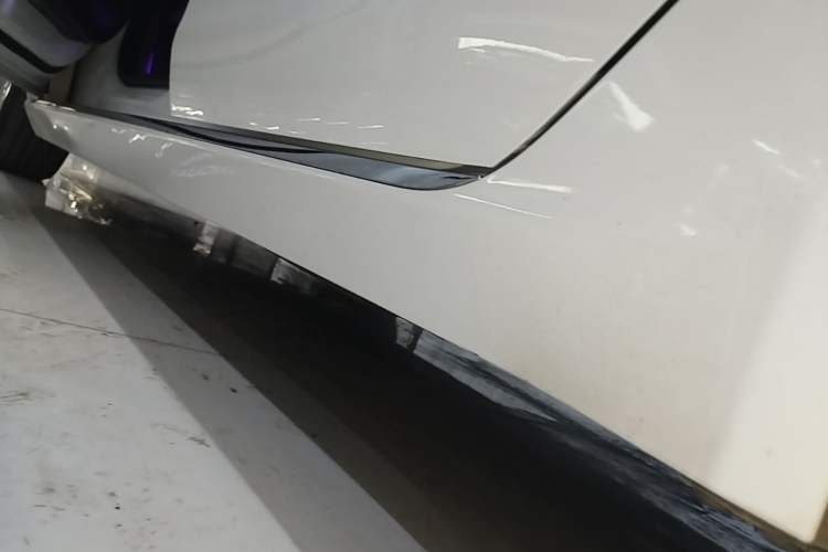 Used Jaguar XEL 2019 2.0T 200 PS Deluxe Edition Left Side Sill