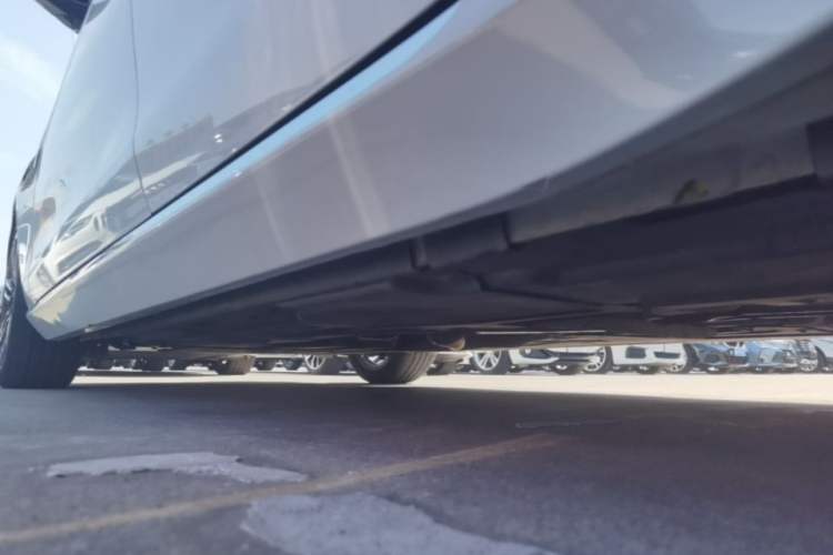 Used Jaguar XEL 2019 2.0T 200 PS Deluxe Edition Left Side Sill