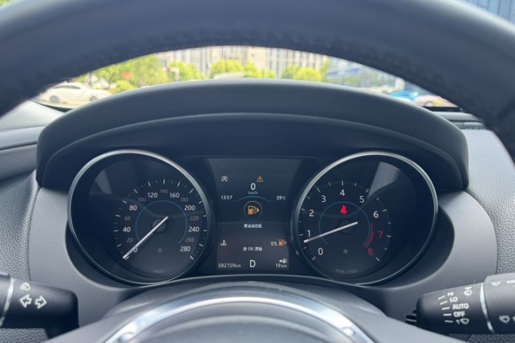 Used Jaguar XEL 2019 2.0T 200 PS Luxury Edition Odometer Close Up