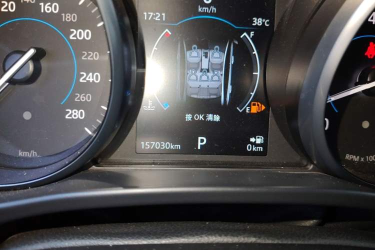 Used Jaguar XEL 2019 2.0T 200 PS Elite Edition Odometer Close Up