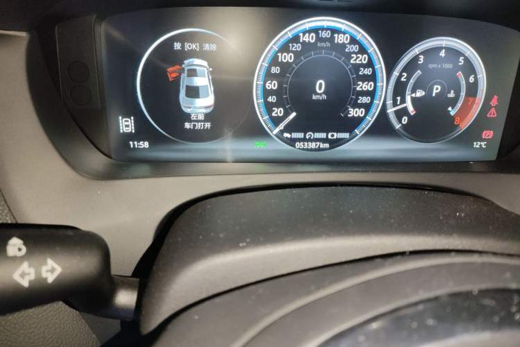 Used Jaguar XEL 2019 2.0T 200 PS Deluxe Edition Odometer Close Up