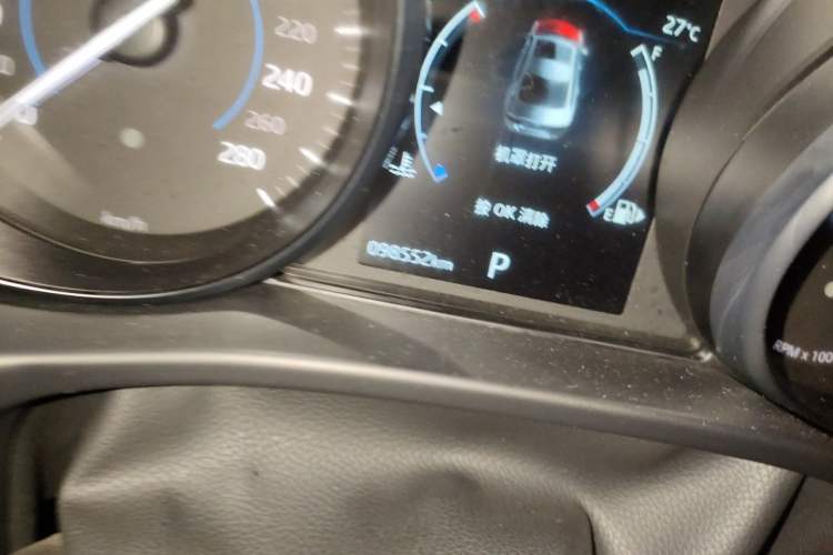 Used Jaguar XEL 2019 2.0T 200 PS Luxury Edition Odometer Close Up