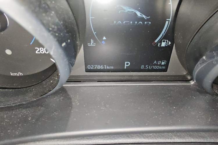 Used Jaguar XEL 2019 2.0T 200 PS Elite Edition Odometer Close Up