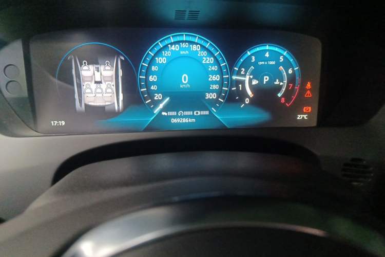 Used Jaguar XEL 2019 2.0T 200 PS Deluxe Edition Odometer Close Up