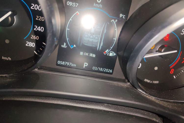Used Jaguar XEL 2019 2.0T 200 PS Luxury Edition Odometer Close Up