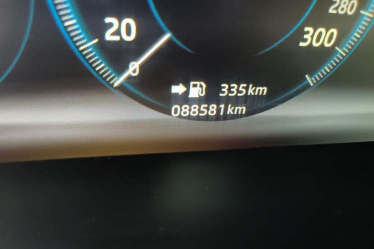 Used Jaguar XEL 2019 2.0T 200 PS Deluxe Edition Odometer Close Up