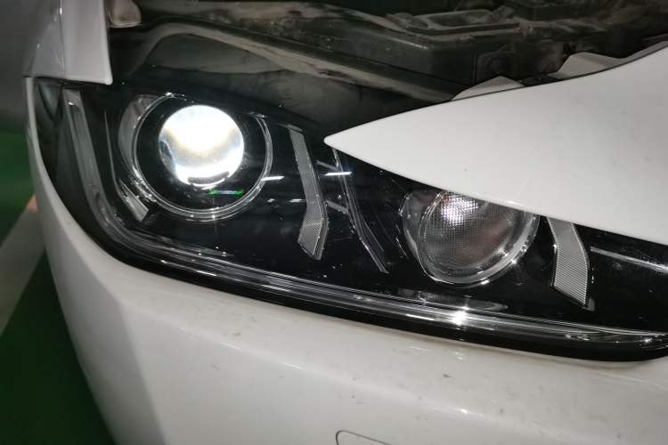 Used Jaguar XEL 2019 2.0T 200 PS Deluxe Edition Right Front Headlight