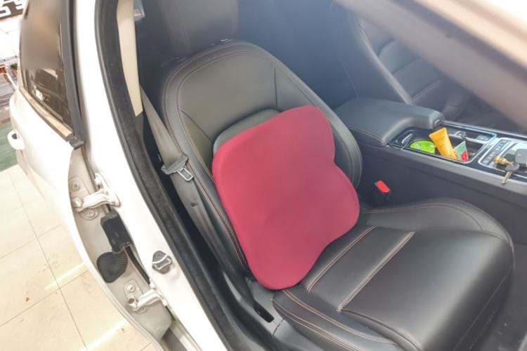 Used Jaguar XEL 2019 2.0T 200 PS Deluxe Edition Right Front Seat