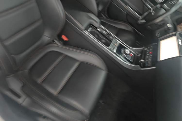 Used Jaguar XEL 2019 2.0T 200 PS Deluxe Edition Right Front Seat