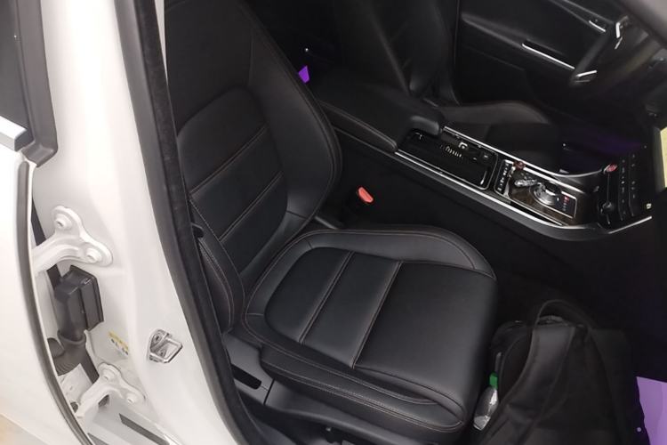 Used Jaguar XEL 2019 2.0T 200 PS Deluxe Edition Right Front Seat