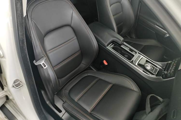 Used Jaguar XEL 2019 2.0T 200 PS Deluxe Edition Right Front Seat