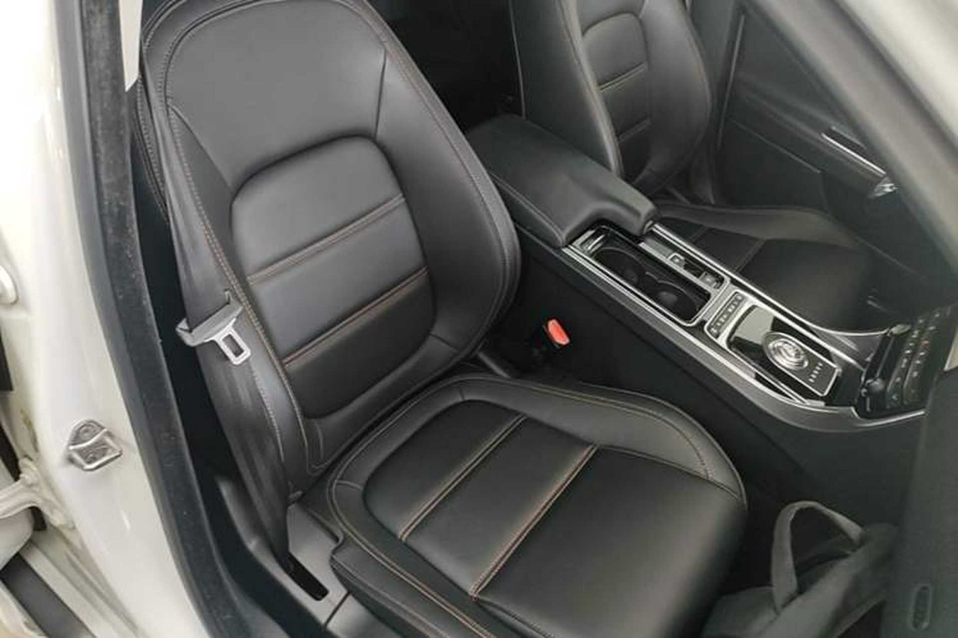 Used Jaguar XEL 2019 2.0T 200 PS Deluxe Edition Right Front Seat