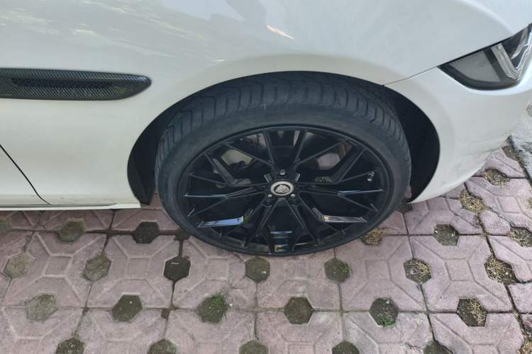 Used Jaguar XEL 2019 2.0T 200 PS Luxury Edition Right Front Wheel Hub