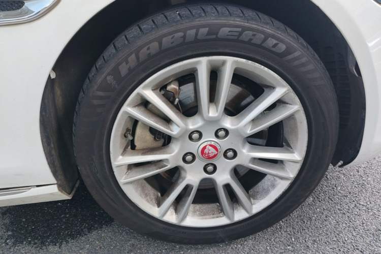 Used Jaguar XEL 2019 2.0T 200 PS Elite Edition Right Front Wheel Hub