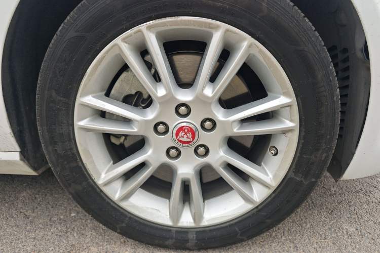 Used Jaguar XEL 2019 2.0T 200 PS Luxury Edition Right Front Wheel Hub