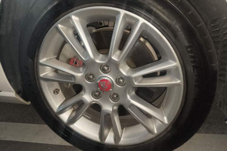 Used Jaguar XEL 2019 2.0T 200 PS Luxury Edition Right Front Wheel Hub