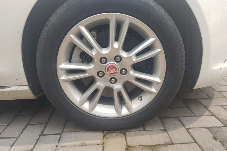 Used Jaguar XEL 2019 2.0T 200 PS Deluxe Edition Right Front Wheel Hub