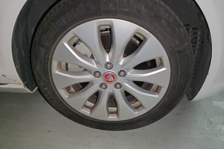 Used Jaguar XEL 2019 2.0T 200 PS Elite Edition Right Front Wheel Hub