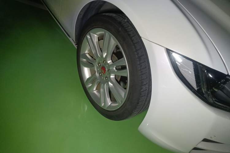 Used Jaguar XEL 2019 2.0T 200 PS Deluxe Edition Right Front Wheel Hub