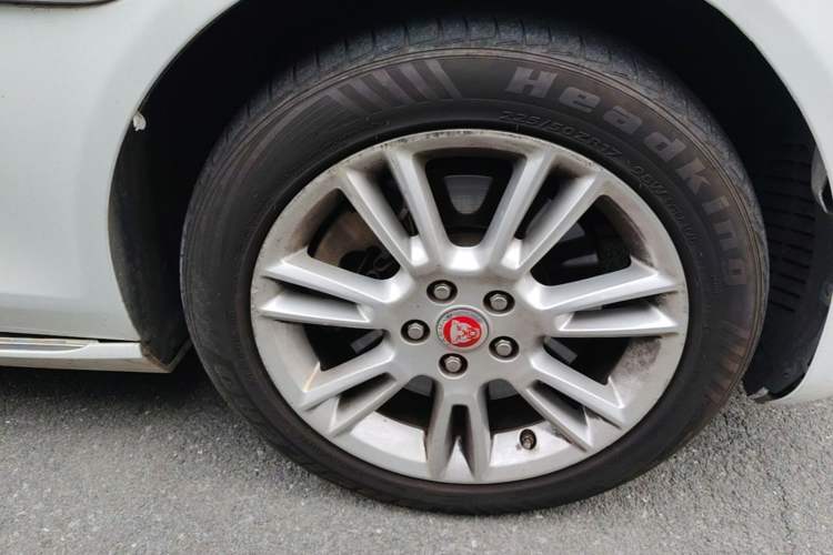 Used Jaguar XEL 2019 2.0T 200 PS Elite Edition Right Front Wheel Hub
