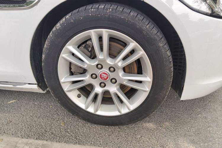 Used Jaguar XEL 2019 2.0T 200 PS Luxury Edition Right Front Wheel Hub