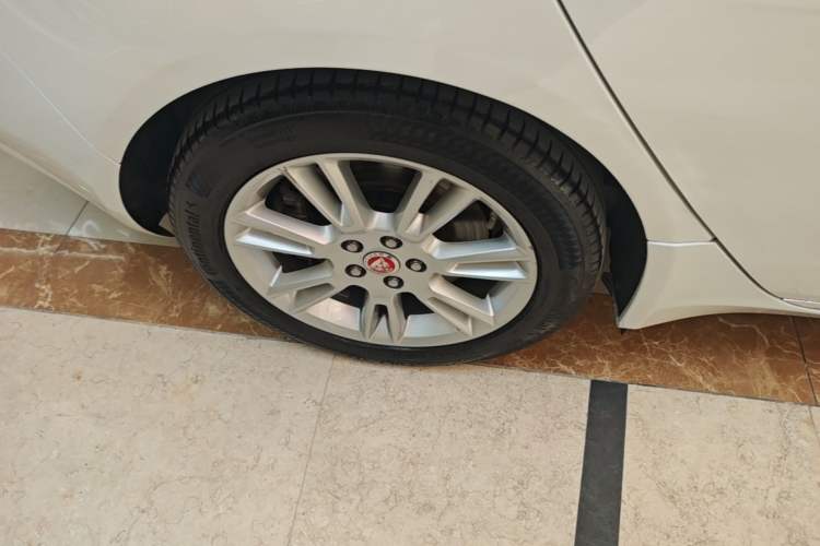 Used Jaguar XEL 2019 2.0T 200 PS Luxury Edition Right Rear Wheel Hub