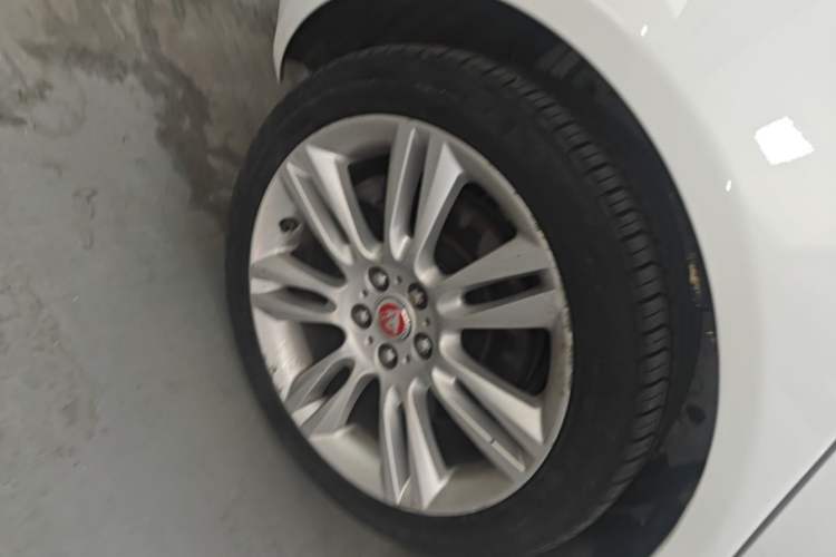 Used Jaguar XEL 2019 2.0T 200 PS Deluxe Edition Right Rear Wheel Hub