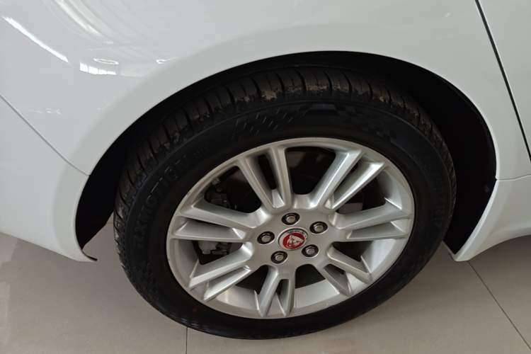 Used Jaguar XEL 2019 2.0T 200 PS Luxury Edition Right Rear Wheel Hub